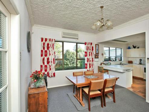 2 Arbuckle Road, Frimley