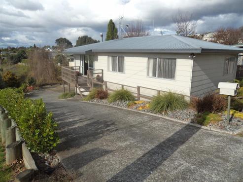 14 Russell Place, Brookfield