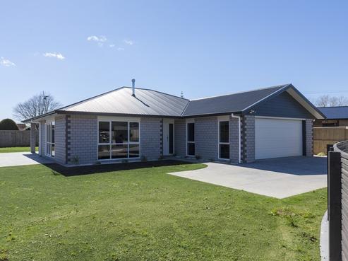 12 Settlers Close, Whalers Gate