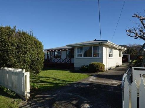 16 Daniell Street, Featherston