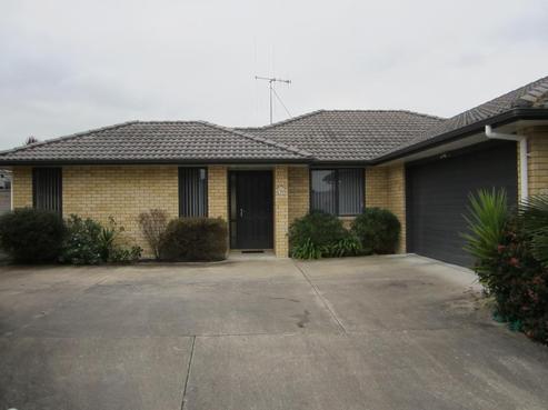 6 Newbury Place, Huntington