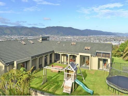 10 Corrondella Grove, Belmont
