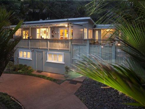 7 Valley Road, Titirangi