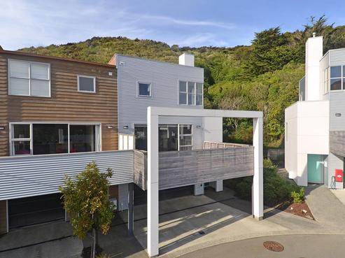 11 Saddleback Grove, Karori