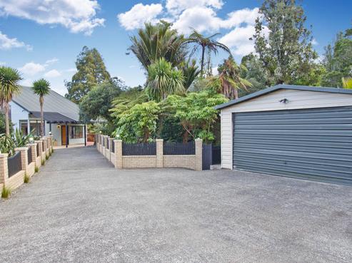 42 Raroa Terrace, Waiatarua