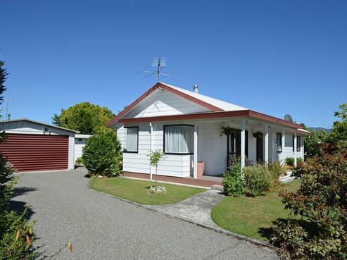 18 Mahupuku Street, Greytown