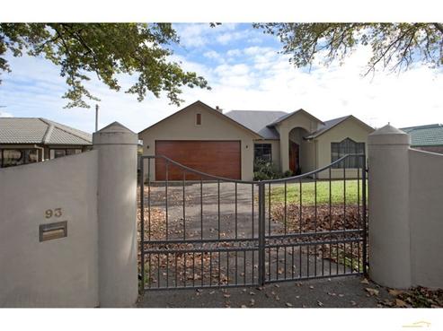 93 Carlyle Street, Leamington