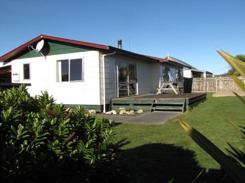 16 Cambridge Road, Martinborough