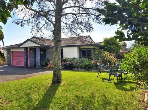 17 Frank Nobilo Drive, Golflands
