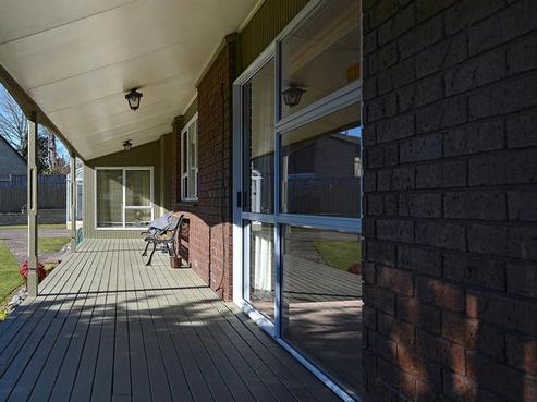 8 Luxor Place, Westbrook