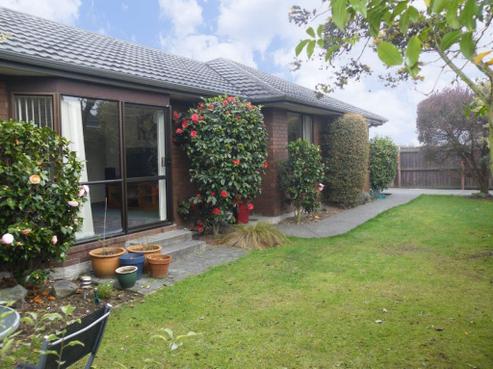 2/139 Sawyers Arms Road, Northcote