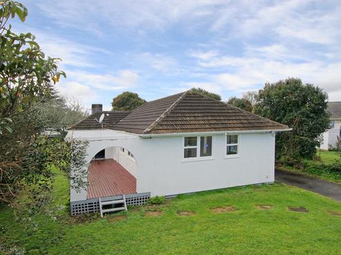 44 Alexander Crescent, Otara