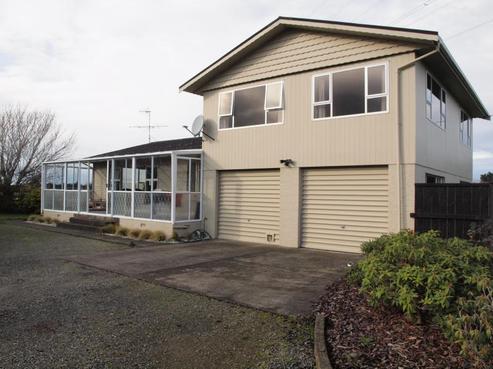 33 Ayresdale Road, Ascot