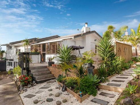 17 Dolbear Street, Titirangi