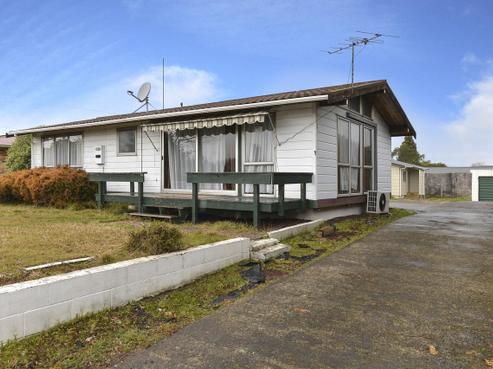 138 Clayton Road, Mangakakahi