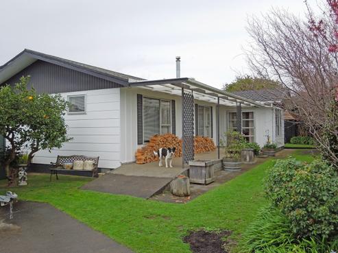 1 Clifton Drive, Waitara