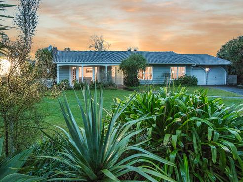 12 Binda Place, Botany Downs