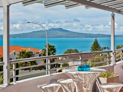 4 Midway Avenue, Castor Bay