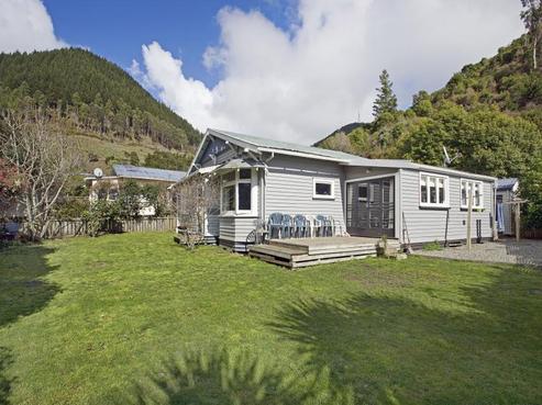 12 Robinson Road, The Brook