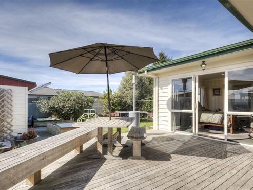15 Henley Crescent, Pirimai
