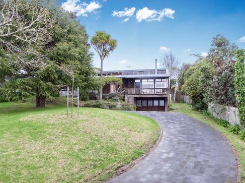 12 Charles Dickens Drive, Mellons Bay