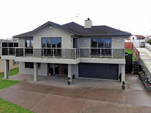 14 Barrington Drive, Huntington