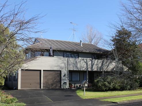 4 Spears Place, Botany Downs