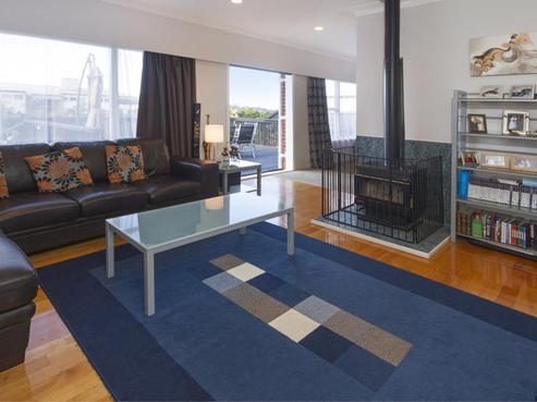 21 Warren Avenue, Three Kings