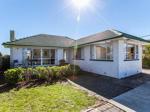 17 Yeovil Road, Te Atatu Peninsula
