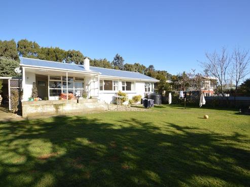 53 East Road, Ascot
