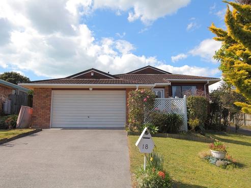 18 Pinewood Grove, Botany Downs