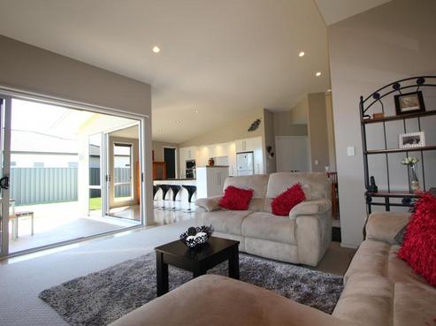 14 Milford Place, Poraiti