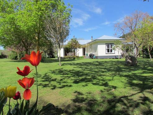 802 Valley Road, Raukawa