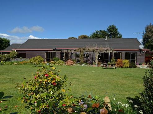54 Oxford Street, Martinborough