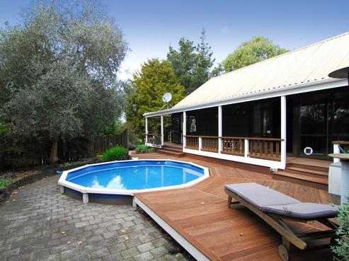 1172 Railway Road South, Longlands