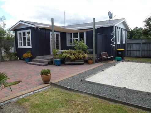 216 Rangi Avenue, Whangamata