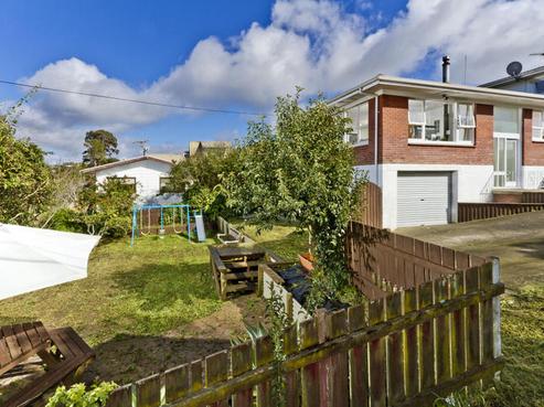 2/51 Target Road, Totara Vale