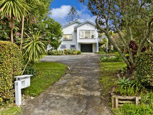 18 Lyons Avenue, Murrays Bay