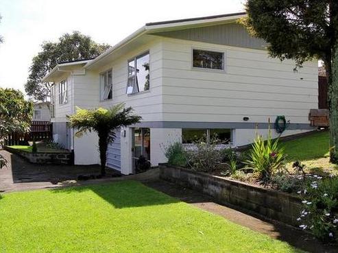 2 Airedale Place, Waitara