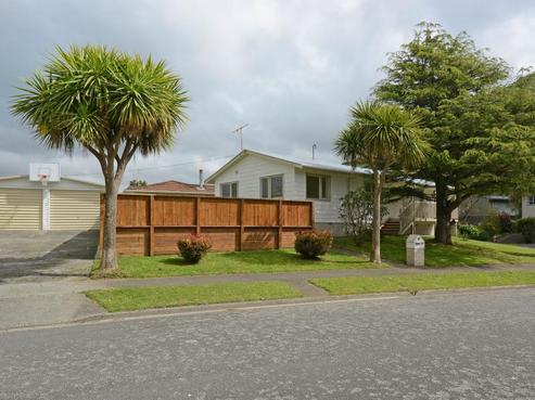 2 Topeka Grove, Totara Park