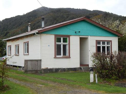 13 River Road, Hector