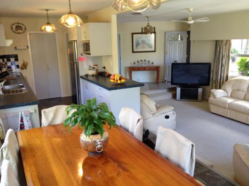 1013 Reka Street, Akina