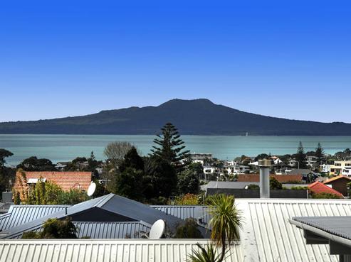 90 Parr Terrace, Castor Bay