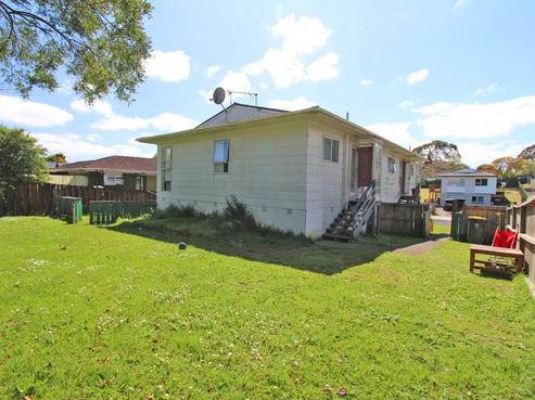 2/11 Frobisher Way, Clendon Park