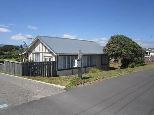 64 Marine Parade, Otaki Beach
