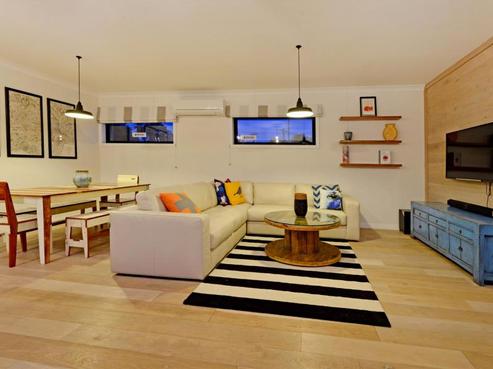 1F Eversleigh Road, Belmont
