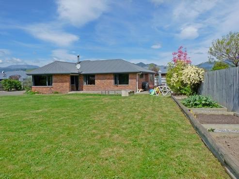6 Mayer Crescent, Wakefield