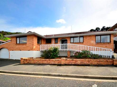 16 Barnes Drive, Caversham