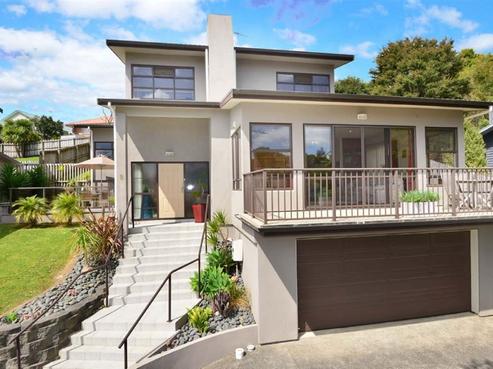 8 Springwater Vale, Unsworth Heights