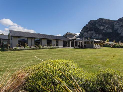 25 Old Racecourse Road, Albert Town